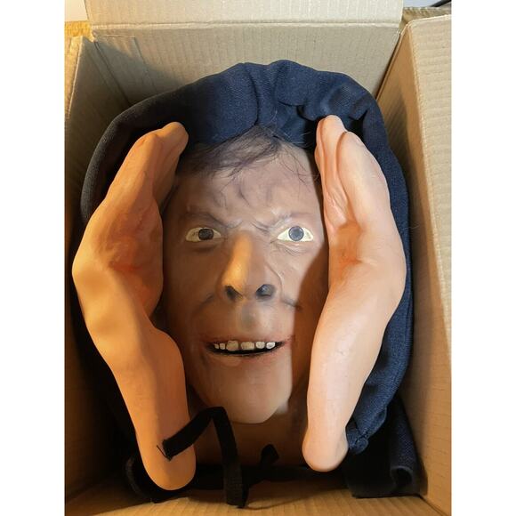 Halloween Scary Peeper, Prank, Window Halloween Prop with Suction Cup - Picture 2 of 6